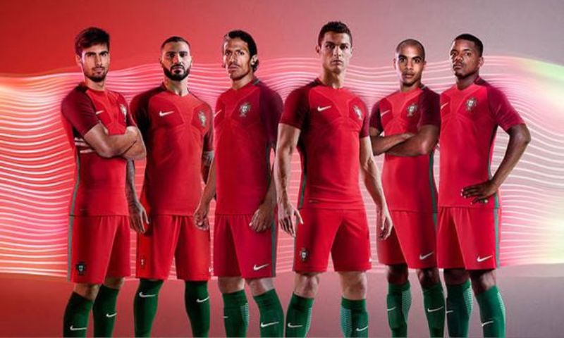 Áo đấu Bồ Đào Nha 2016 là một trong những mẫu áo đấu ấn tượng nhất trong lịch sử bóng đá