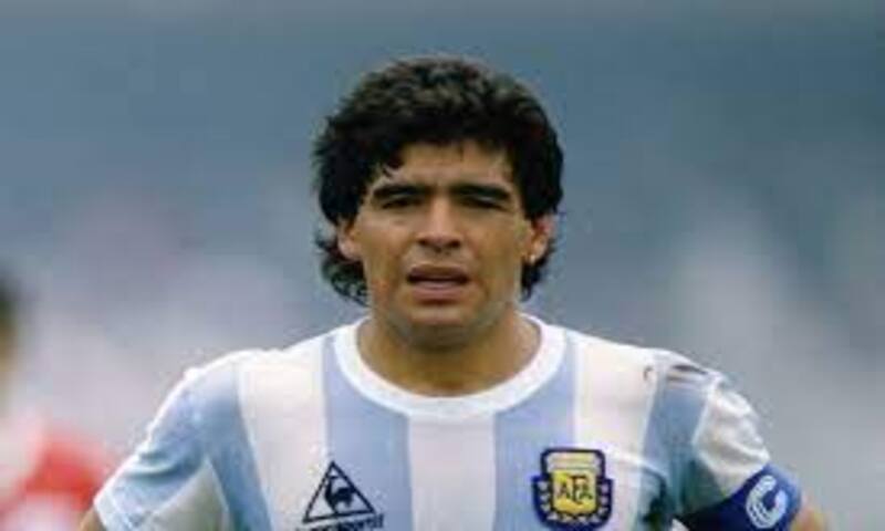 Cựu ngôi sao người Argentina Diego Maradona